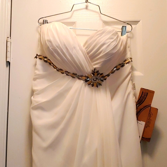GRECIAN WEDDING GOWN BY LIGHT IN THE BOX SIZE 16 - Picture 1 of 10